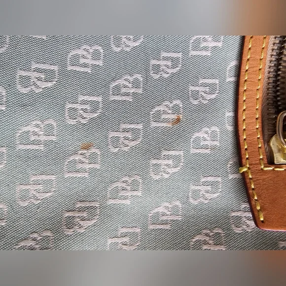 Large Dooney & Bourke purse with wallet - Picture 6 of 8